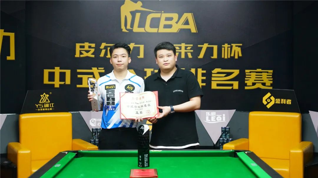 在足球道路 在足球道路